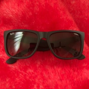 Hardly worn Ray-Ban Justin sunglasses!